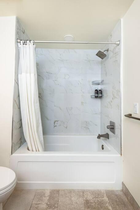 Luxurious Penthouse In Beverly Hills - Sleeps 10 لوس أنجلوس المظهر الخارجي الصورة
