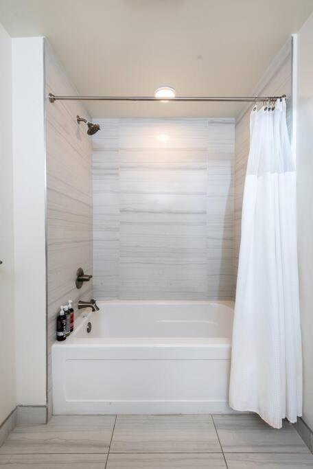 Luxurious Penthouse In Beverly Hills - Sleeps 10 لوس أنجلوس المظهر الخارجي الصورة